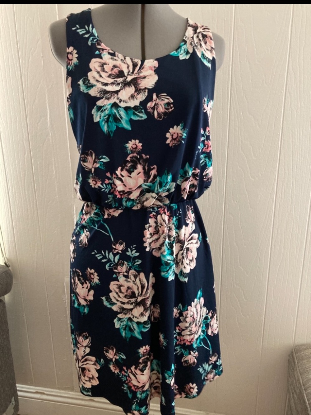 Renee c. Navy/multiple colors floral sleeveless summer dress size M.